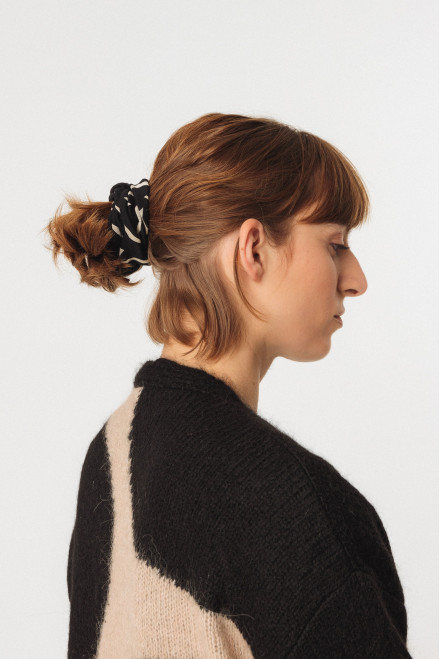 PARPAILA-GOTS SCRUNCHIE 2