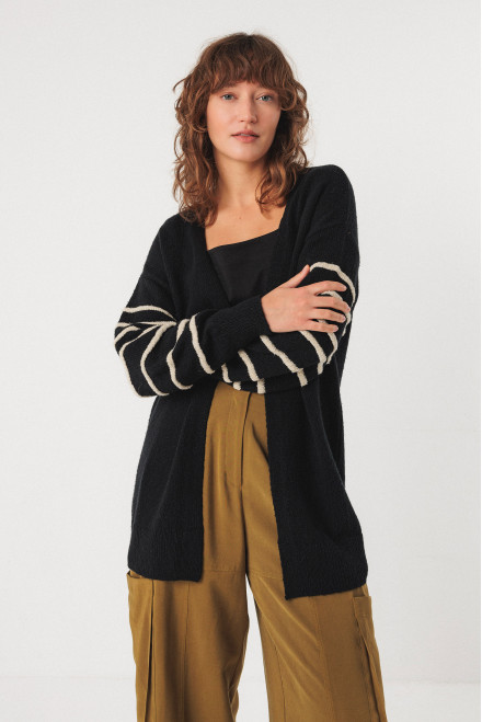 SUA SWEATER
