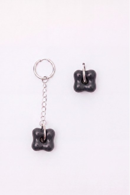 PENDIENTES NEGRO LUSTRADO